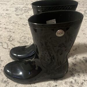 UGG Women's Black Boots
Size US 8 Excellent condition